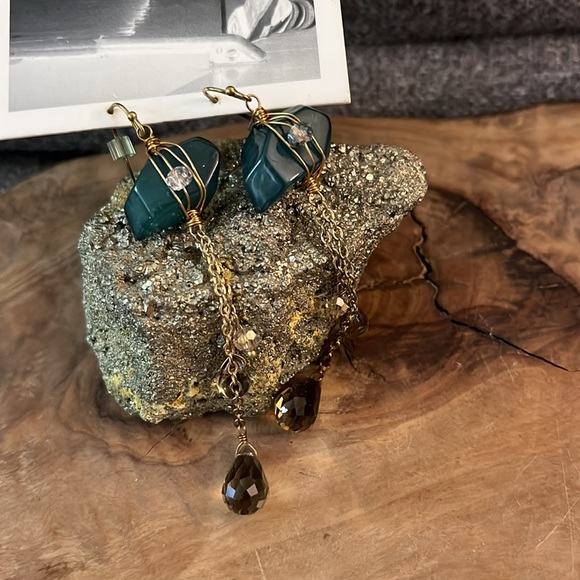 Anthropologie Green Stone Dangling Earrings Made in USA - Picture 2 of 4